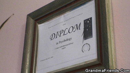 Grandma Friends: Shrink'in yardımıyla