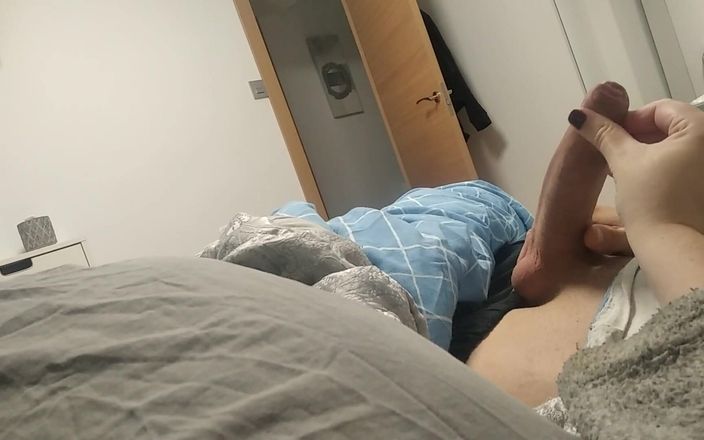 Arg B dick: 남편의 대물 자지를 자위하는 섹시한 미시 마누라
