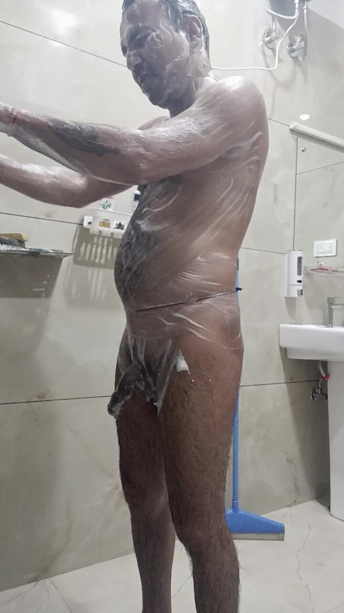 Rajasthani-old-lover: Hombre indio limpiando