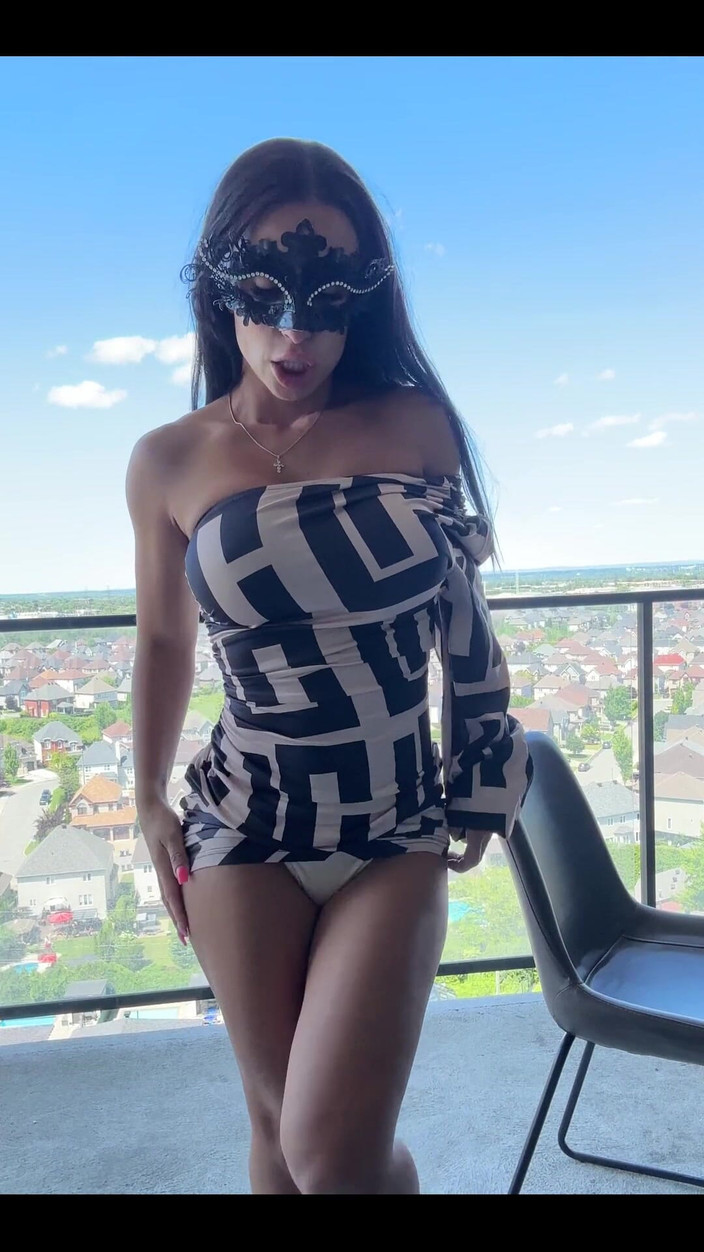 Miss Lexa: Yeni üvey kız kardeş balkon