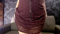 Abby Anna: Celana dalam persik cameltoe di balik rok renda seksi