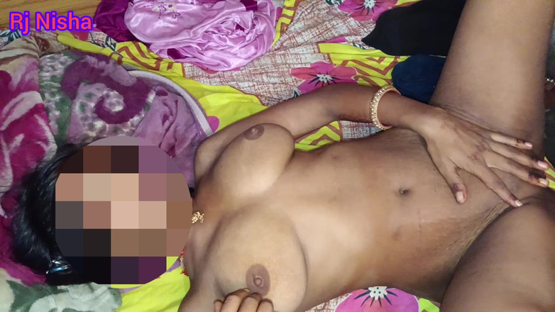 RJ NISHA: Tatie desi pour la première fois en Rj Nisha