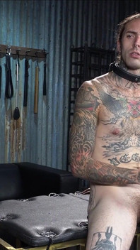 Kekalkan jarak anda Aiden dan Ruckus yang menampilkan Ruckus, Aiden Starr