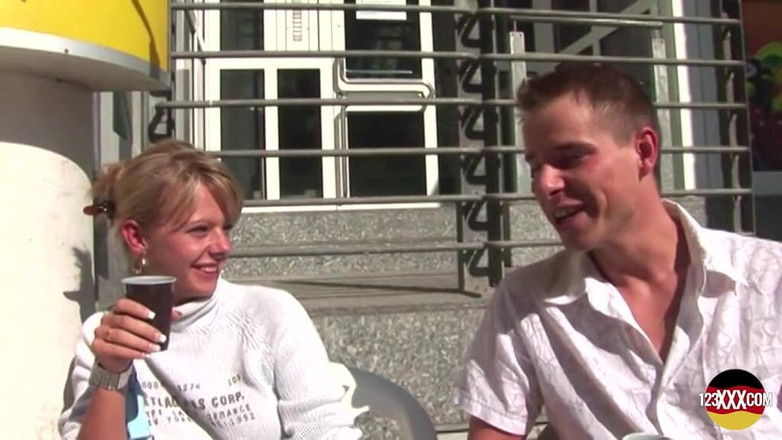 123XXX - 100% Amateurs: सेक्सी सुनहरे बालों वाली वेश्या अपने जर्मन पड़ोसी को चोद रही है