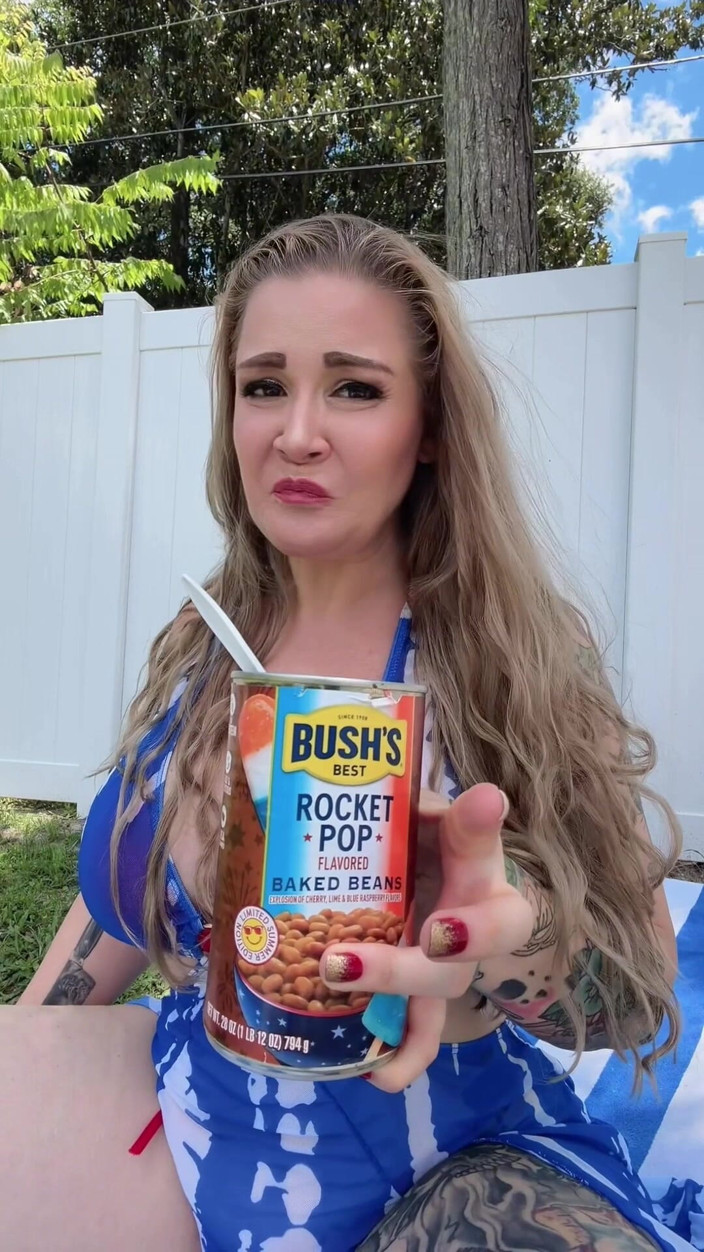 Miss Whitney Morgan: Kırmızı, beyaz ve foodie regret ile dolu