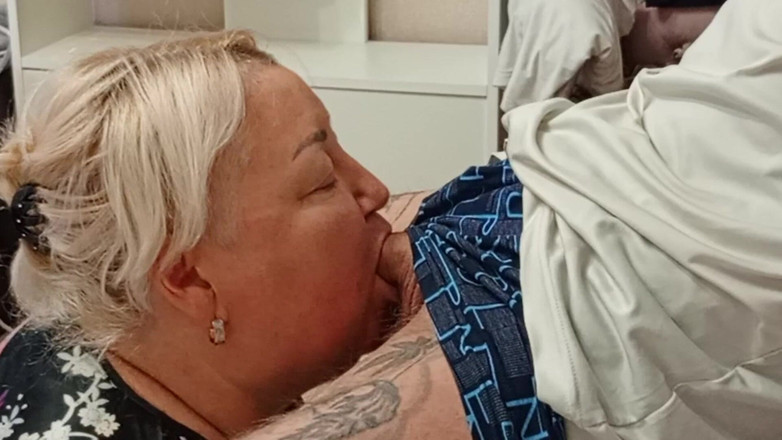 Zona901: Ibu tiri datang melawat untuk mendapatkan pancutan mani yang mencukupi