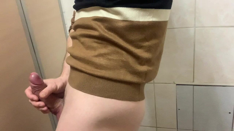 Stanislav_desired: İş tuvaletinde mastürbasyon