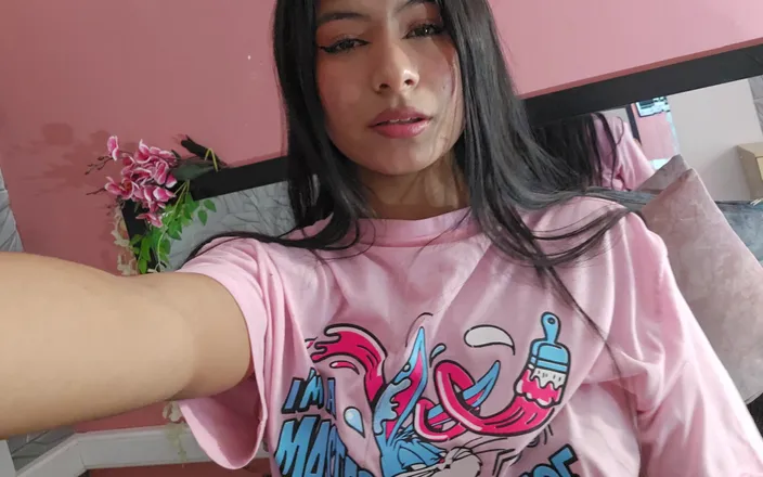 LissaWiild: My Fingers Are on Fire in My Pussy