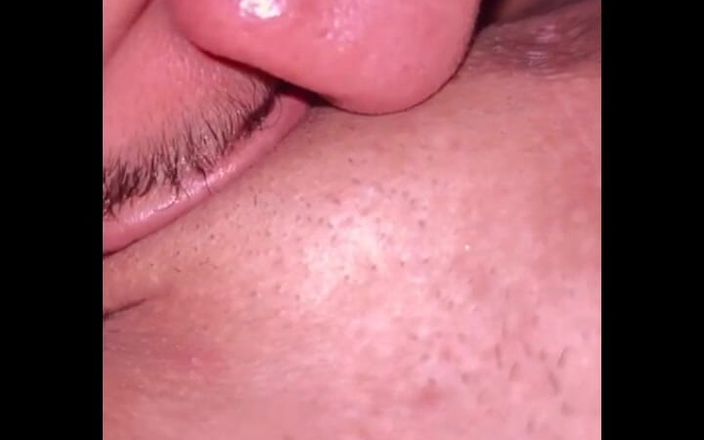 Bruna Belline: Sexy Blackman chupando mi coño hasta que me corro