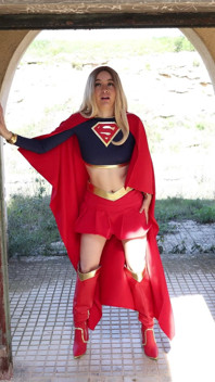 슈퍼걸을 위한 사냥과 속임수는 강하게 섹스하다