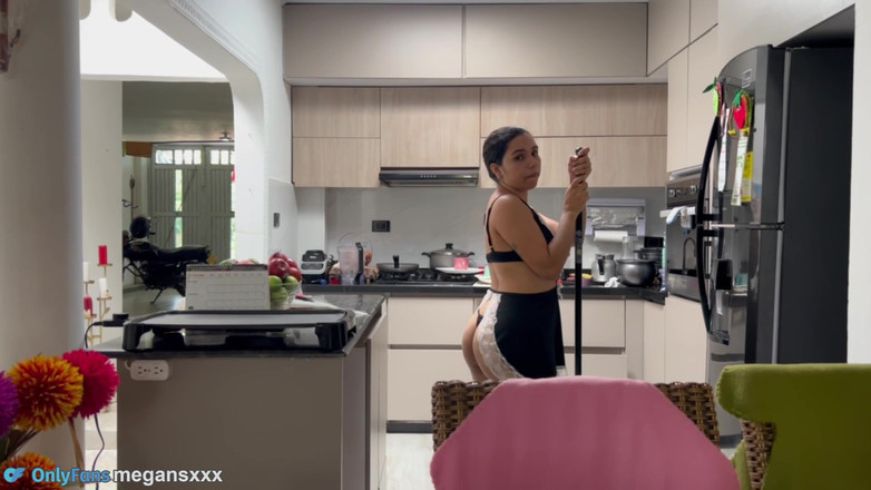 MeGanSxx: Karyawanku sangat seksi aku menginginkannya