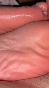 Mis suelas arrugadas sexy te miman de cerca