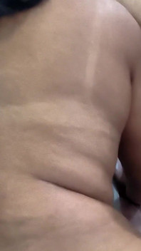 Negresă arabă sexy cu fundul mare face sex în trei cu muie