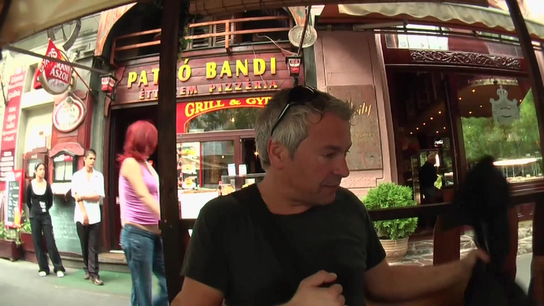 Old & Young: Старий і молодий - грудасту брюнетку трахають двоє хлопців на публіці, дивіться її стогін!