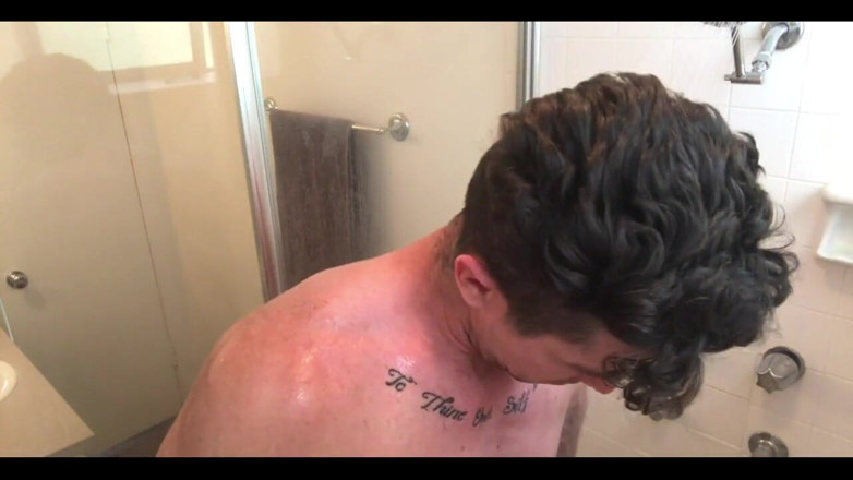 Trenton Ducati: 热水淋浴撸管会议。看我用精液喷在墙上！！