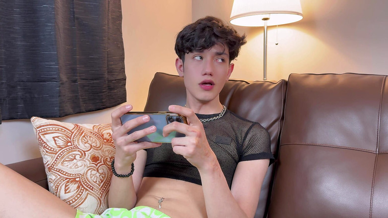 Alex Twinks: सौतेले भाइयों की कुश्ती गांड में समाप्त हुई। Alex Twinks