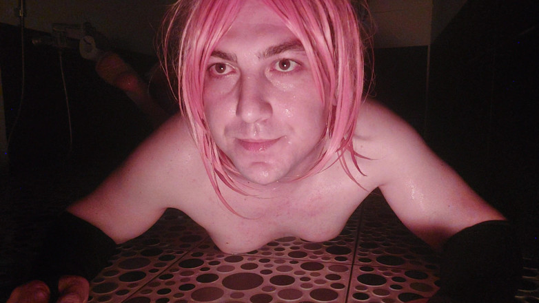 Kitty_Cross: 욕조의 화려한 조명 분위기의 예쁜 펨보이 거유