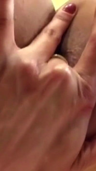 Rosebud prolapse menggoda dengan fingering anal ceroboh