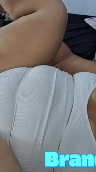 Üvey annem, kız arkadaşımla konuştuğumu duyunca kıskanıyor
