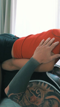 นอกใจในเตียงของตัวเองกับเพื่อนสนิทของสามี