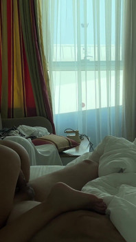 Sexo apasionado por la mañana de una verdadera pareja casada enamorada