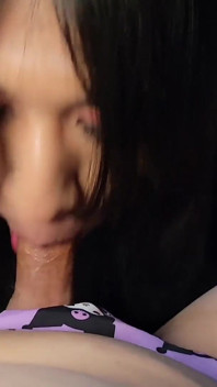 Gadis-gadis sissy saling memberi blowjob