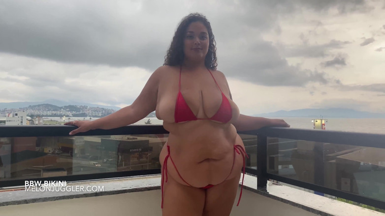 Busty BBW Latinas: Толстушка Analua сказочные полные изгибы в микробикини