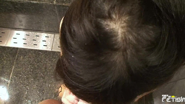 Pure Japanese adult video ( JAV): Japonská kočka chčije a dostane její chlupatou kundičku creampie po...