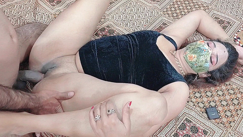 Gullnazkhan: Fofa indiana vizinha recebe penetração anal depois das aulas