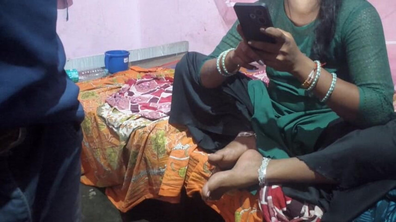 Sobha rani: Bahagian Dua Kawan Baik Berkongkek Dengan Bhabhi Kampung