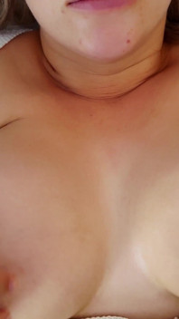 秋季打手枪和乳交，射在毛衣的奶子上