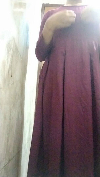 Riyathakur: Indická desi dívka se koupe po vysoké škole a prstí v...