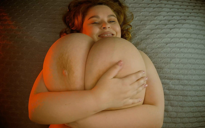 Anna Katz: 巨大的奶子在你身下向不同的方向摆动和跳跃