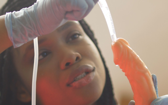 Insomnia Domina: Табу признание члена и яиц