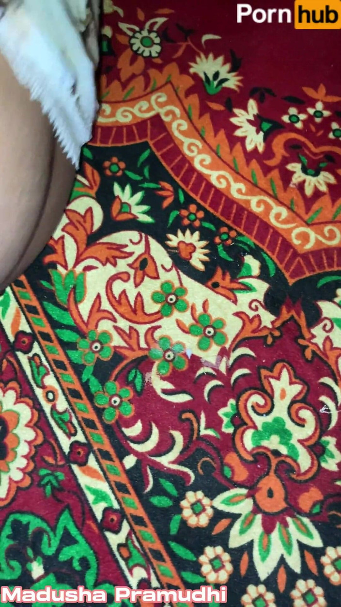 Tiyana: Hotwife Orgazm zalana całej cipki i fucked ciężko