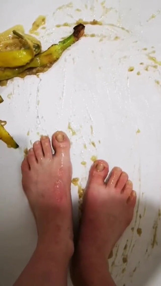 Erotic college: I like banana between the legs