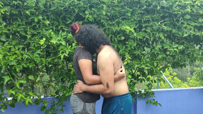 Vaigavarun45: Fuori porta terrazza rain romance con tette succhia e tette...