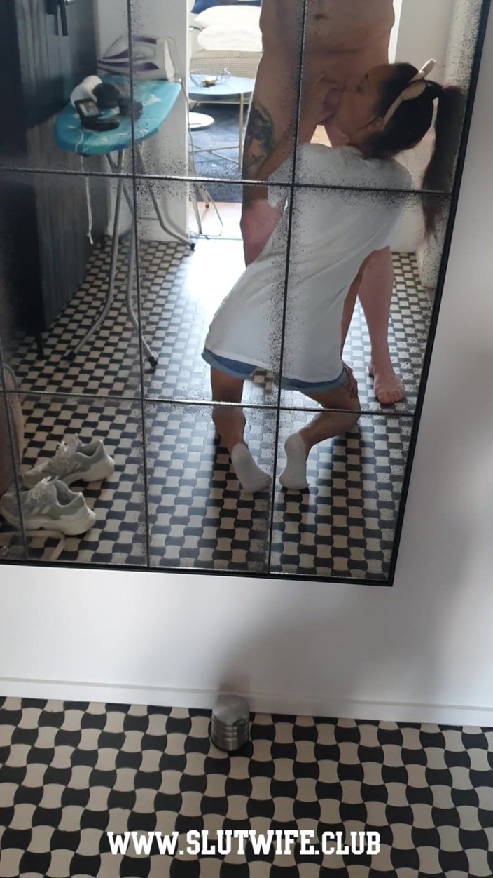 Slutwife Club: सीएफएनएम सबमिशन: कैंडी क्रॉस घुटने टेकती है और उत्सुक आज्ञाकारिता के साथ मेरा लंड निगल जाती है
