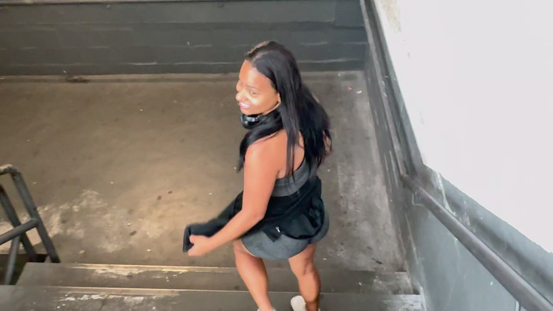 Vivy Marques: Pantatku dientot habis-habisan sama pelatih gym di lapangan parkir pusat...