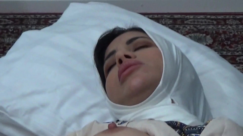 Amateur Homemade Porn: My Sexy Arab Stepmom Masturbate in Front of Me She...