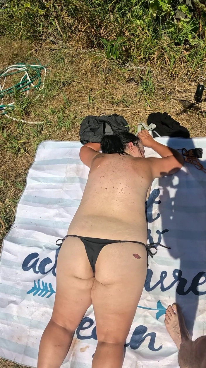 Homesteadmama: 누드 일광욕. 다른 사람들이 오프라인으로 전환하고 실제 생활을 즐기도록 격려하고 싶습니다.