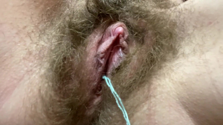 Cuteblonde666: ฉันแตกสองรอบระหว่างมีประจำเดือน! หีขนดกใกล้ๆ หัวควยใหญ่ โทรมหีฉ่ำน้ำ หีกระตุกแตกน้ำเงี่ยน