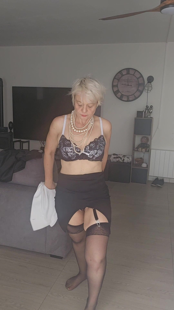 Sofy13: एक सेक्सी परिपक्व महिला का संकलन जो बिना संयम के सेक्स से प्यार करता है