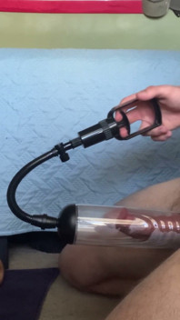 Yeni penis pompamla oynuyorum