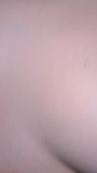 我朋友的妻子和我发生关系，趁丈夫不在时出轨