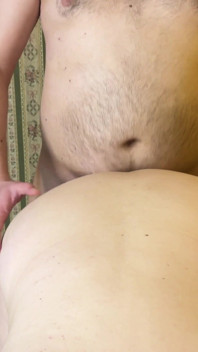 Meerdere creampies in het poesje van twee minnaars met kleine pikken - Milky Mari