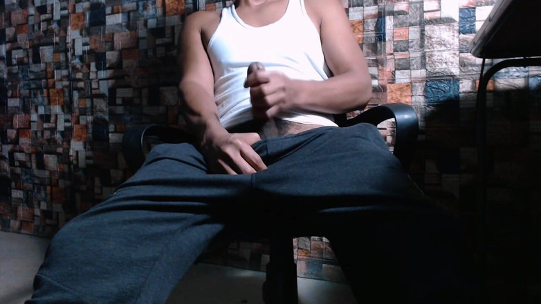 Hornyboy2058: एथलेटिक वियर में एकल पुरुष चरमसुख तक पहुंच रहा है