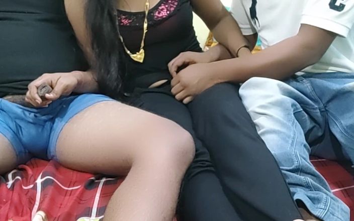 Mumbai Ashu: 性感人妻 ne dwsi 男孩 ke sath kiya 三人行 性爱 印地语音频