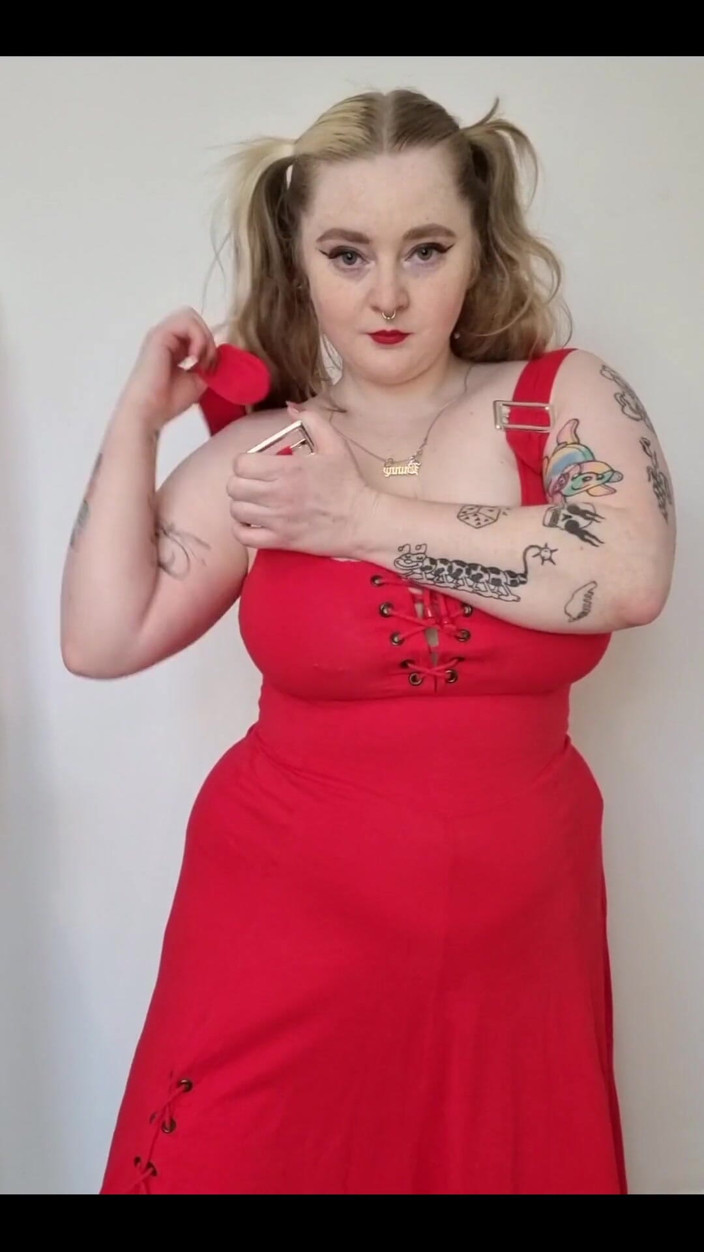 Bunny Royle: Rode jurk strippend