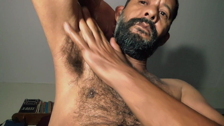 Rock F hairy: ตัวเปียก